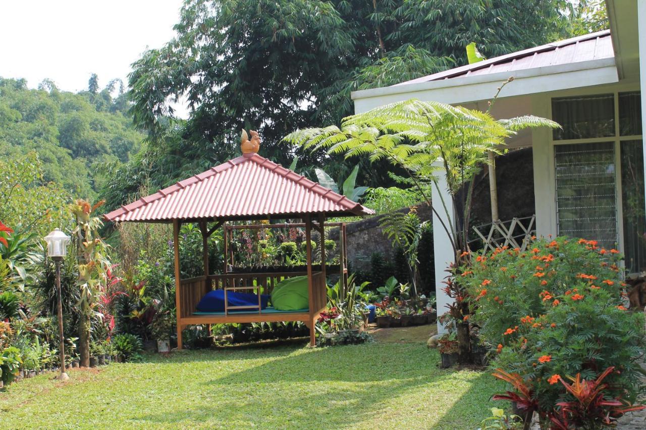 The Forest Villa Bogor Kültér fotó