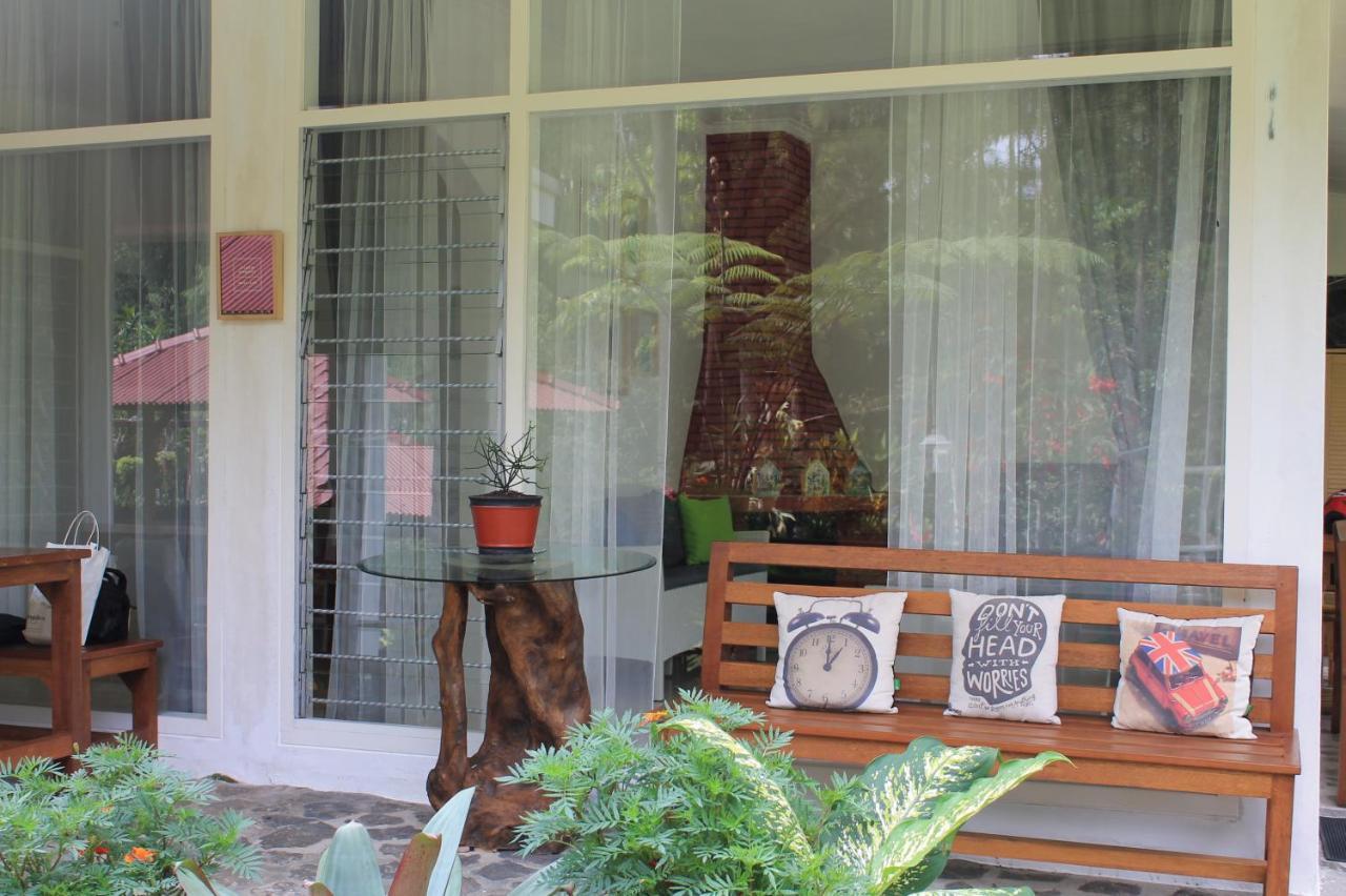 The Forest Villa Bogor Kültér fotó